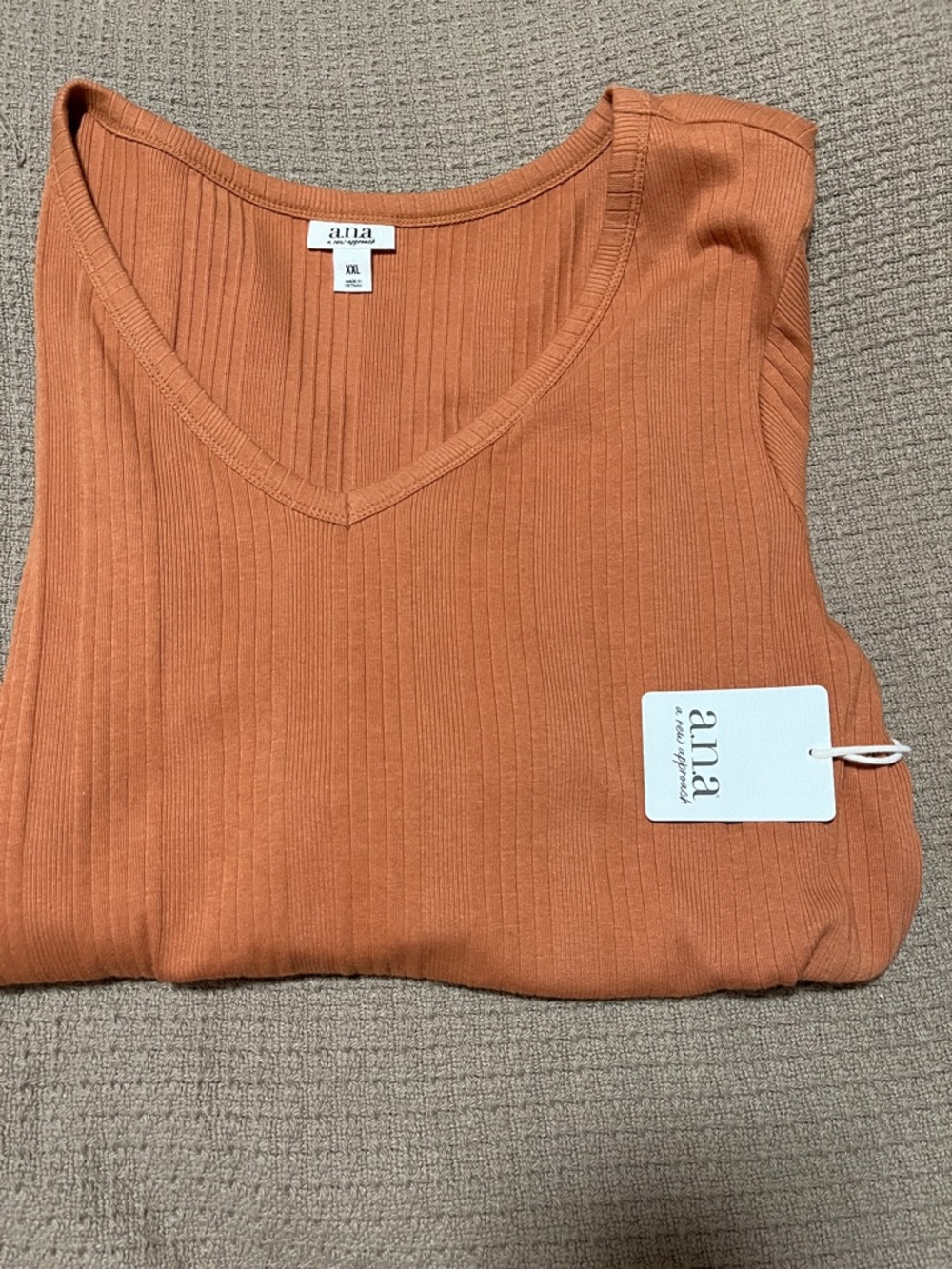 a.n.a Women's Short Sleeve Ribbed V-Neck Tee in Rust. Size XXL